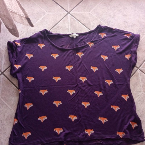 Peacocks purple short-sleeve shirt with fox design like new, size 40/L