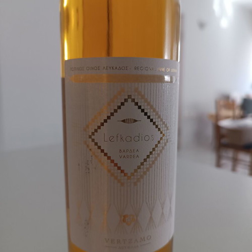Lefkadios Vardea Vertzamo white dry wine sealed bottle