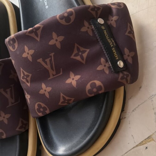 Louis Vuitton pool pillow slides size 38 EU, like new