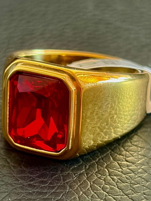 Golden Crimson Signet Ring new, red faceted crystal, 316L stainless steel