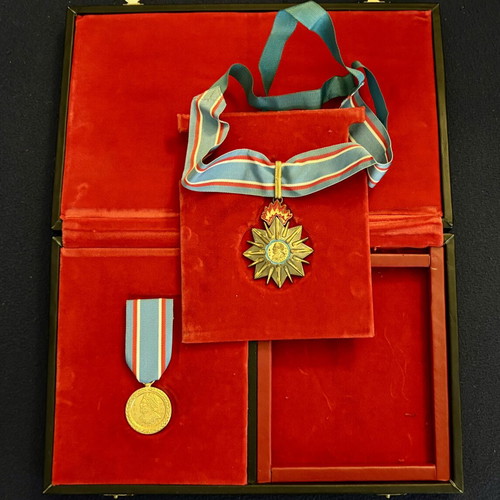 Medal of Valor and Honor Fire Service Greece like new in luxury case