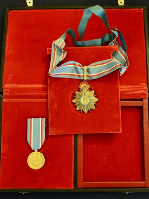 Medal of Valor and Honor Fire Service Greece like new in luxury case
