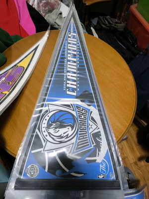 Dallas Mavericks NBA pennant XXL like new, champions