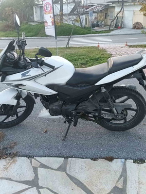 Μοτοσικλέτα Honda σαν καινούργιο, άσπρη