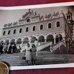 Vintage φωτογραφία προσκυνητών στην Παναγία Ευαγγελίστρια, 1950, μεταχειρισμένη