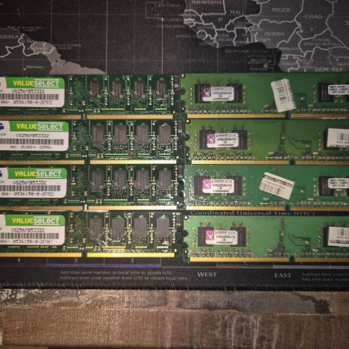 DDR2 RAM 8x256MB 533MHz used, 4 Corsair and 4 Kingston modules