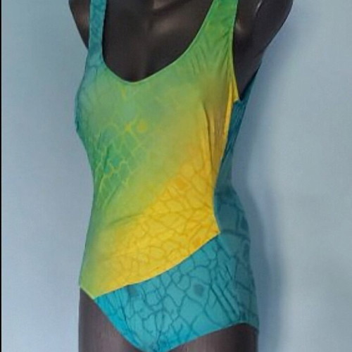 Swimsuit and pareo set like new, sizes XL to 2XL