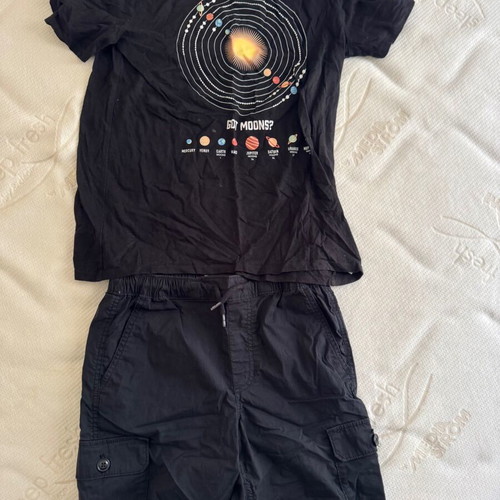 Gap set shorts and t-shirt like new, black and white