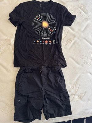 Gap set shorts and t-shirt like new, black and white