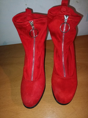 Women's ankle boots like new, size 40, red velvet with zipper