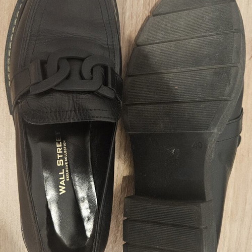 Wall Street Exclusive Collection leather women's loafers, black