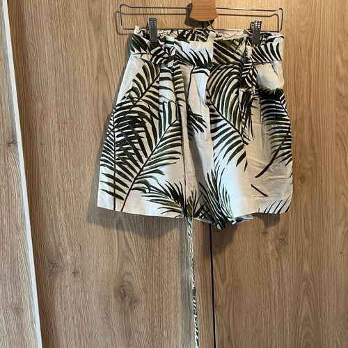 H&M women's shorts like new