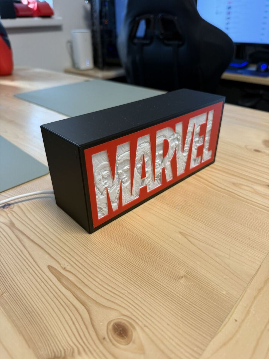 Marvel Lightbox нов с Avengers… - € 22,00 - Vendora.bg
