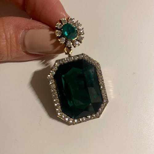 Earrings with impressive green stones new