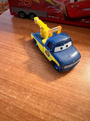 Disney Pixar Cars Tow Mater used blue/yellow Piston Cup