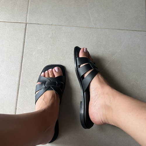 Komis & Komis flat leather sandals size 37 like new, black