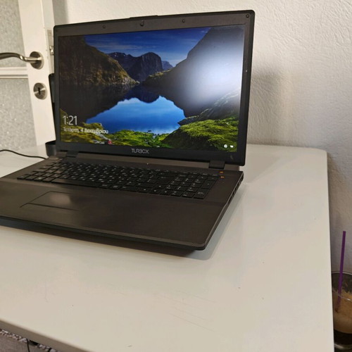TurboX gaming laptop like new, Intel Core i7, 19 inch, 32GB RAM, 1TB SSD