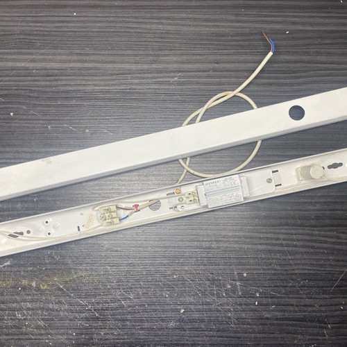 Blacklight lamp used with 60cm Philips fixture 18W T8 G13