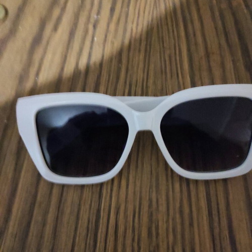 El Gio sunglasses like new, white