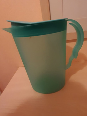 Tapperware jug 2.1 lt like new, light green