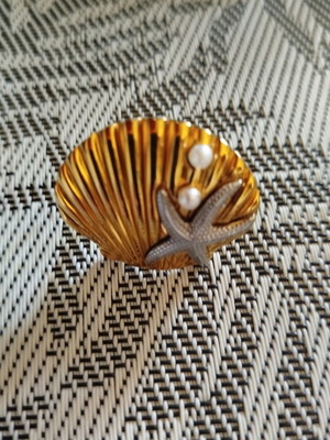 Gold plated stainless steel ring like new with starfish and pearls