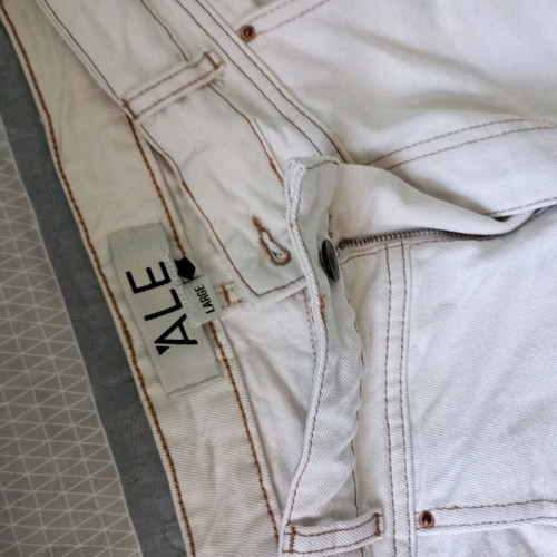 ALE women's white jeans size Large like new