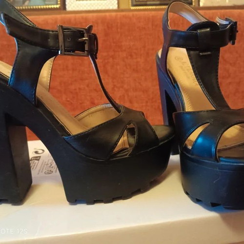 Alta Moda black platform sandals, size 36