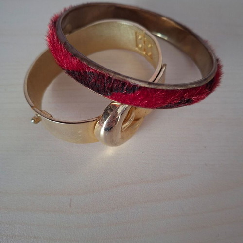 Zebre bracelet like new, burgundy and black with gold collar