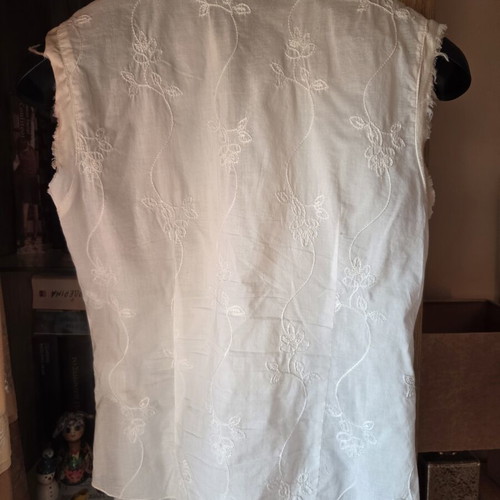 Parasuco Cult S36B cotton blouse size S 36 8 like new, white with embroidery