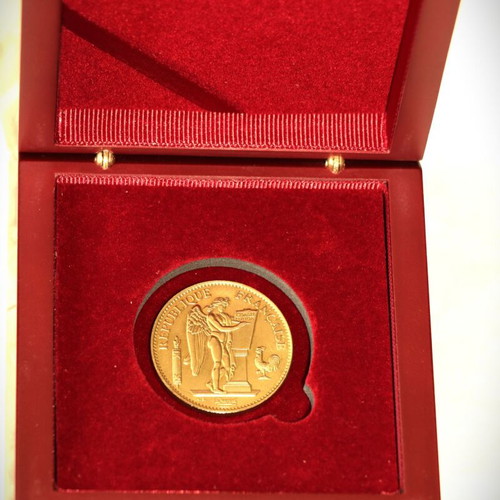 Case with 24K gold-plated 100 Francs French coin new, year 1900