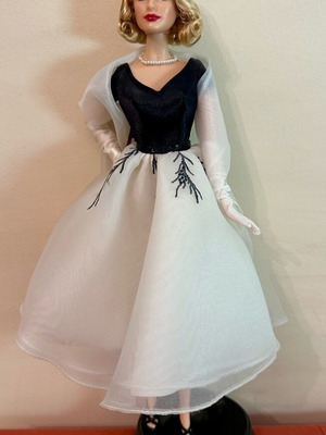 Collectible Rear Window Grace Kelly doll like new