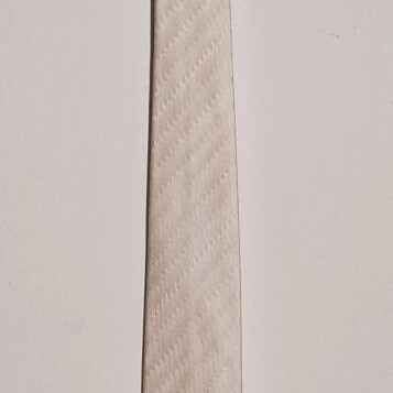 White tie like new with shine and pattern, length 74 cm