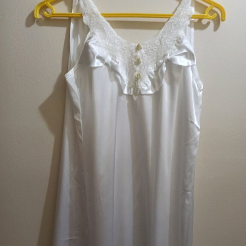 Miss Evelyn set robe and nightgown new, size M, white