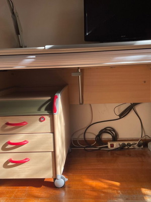Moll Champion Desk like new, adjustable height 120x72 cm