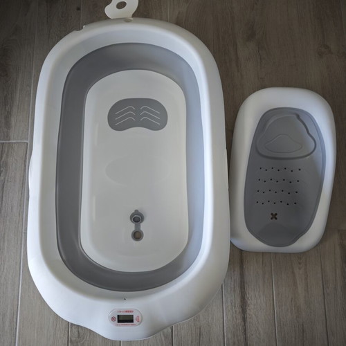 Baby folding bath tub with digital thermometer