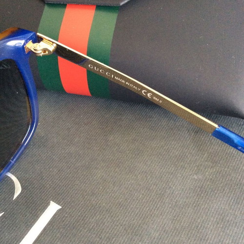 Gucci sunglasses brown frame blue mirror lens like new
