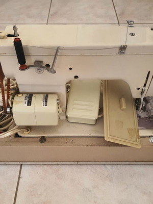 Mercedes electric sewing machine used, metal, multiple stitch types