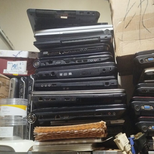 Laptop lot for spare parts with screens