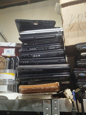 Laptop lot for spare parts with screens