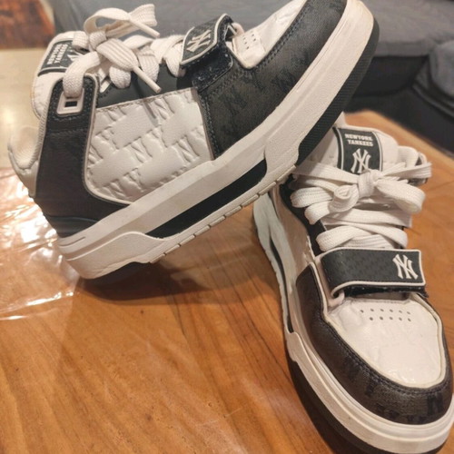 New York Yankees MLB sneakers like new, white, size 39