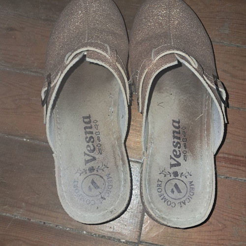 Vesna anatomical medical comfort clogs No 40, like new, gold glitter