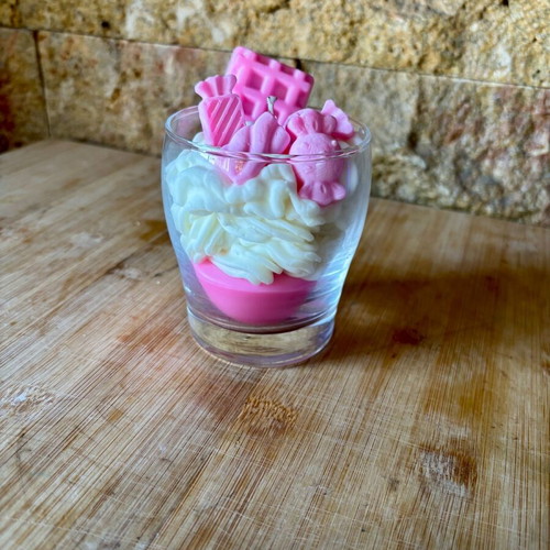 Cheesecake Crush candle new with sweet scent and pink toppings