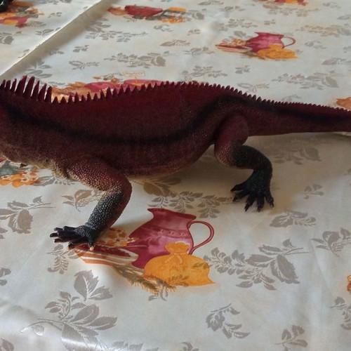 Iguana figure used, 13 cm height and 56 cm width, hard plastic