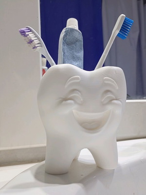 Toothbrush holder like new
