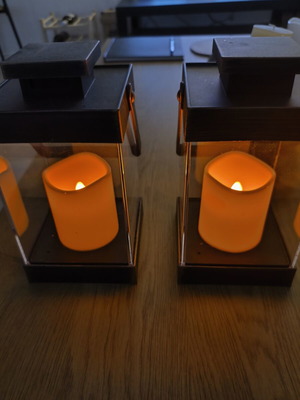 Set of 2 decorative LED lanterns like new, warm light
