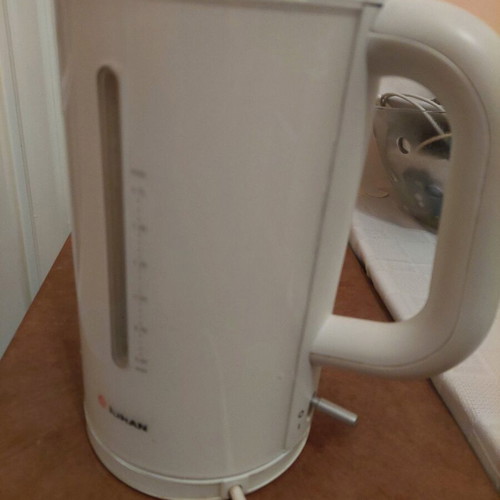 Johan kettle 2L white, lightly used, liquid indicator, 1850-2200W