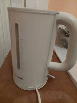 Johan kettle 2L white, lightly used, liquid indicator, 1850-2200W