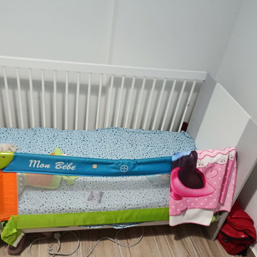 Baby cot bed like new with mattress