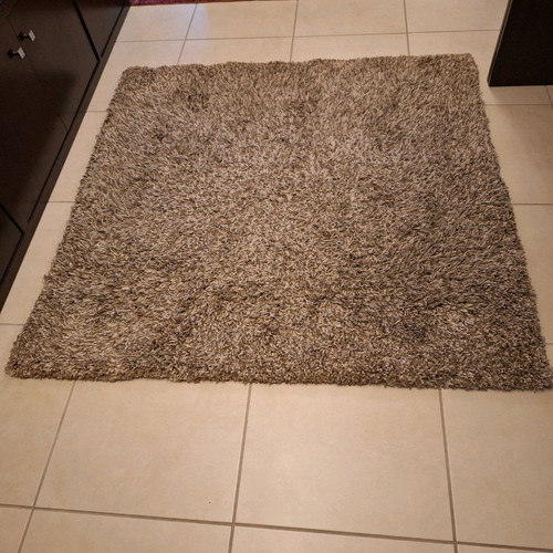 Machine rug like new with thick pile 143x145 cm