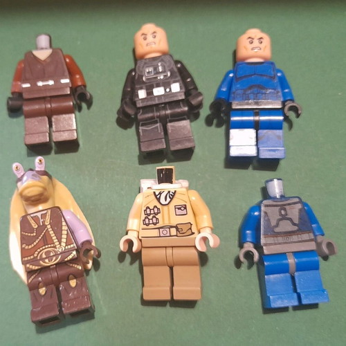 Lego Star Wars figures and parts used, pack